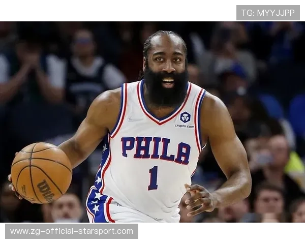 哈登突破上篮造犯规并罚中，76人坚持到底