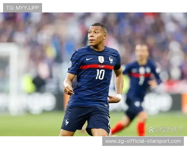 姆巴佩突破造犯规赢得定位球，法国锋线压迫惊艳